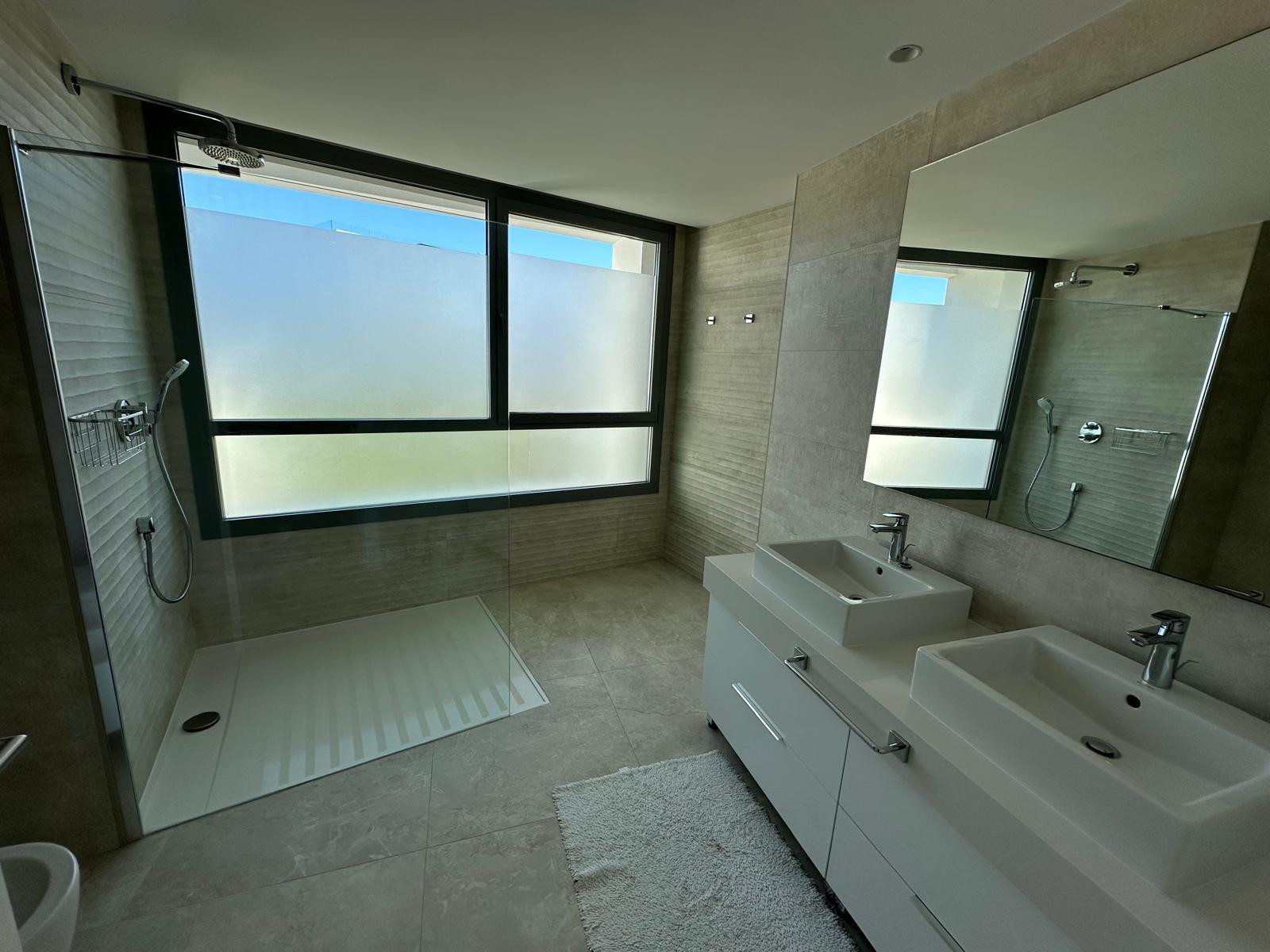 4 Bedroom Apartment in Marbella - Photo 9