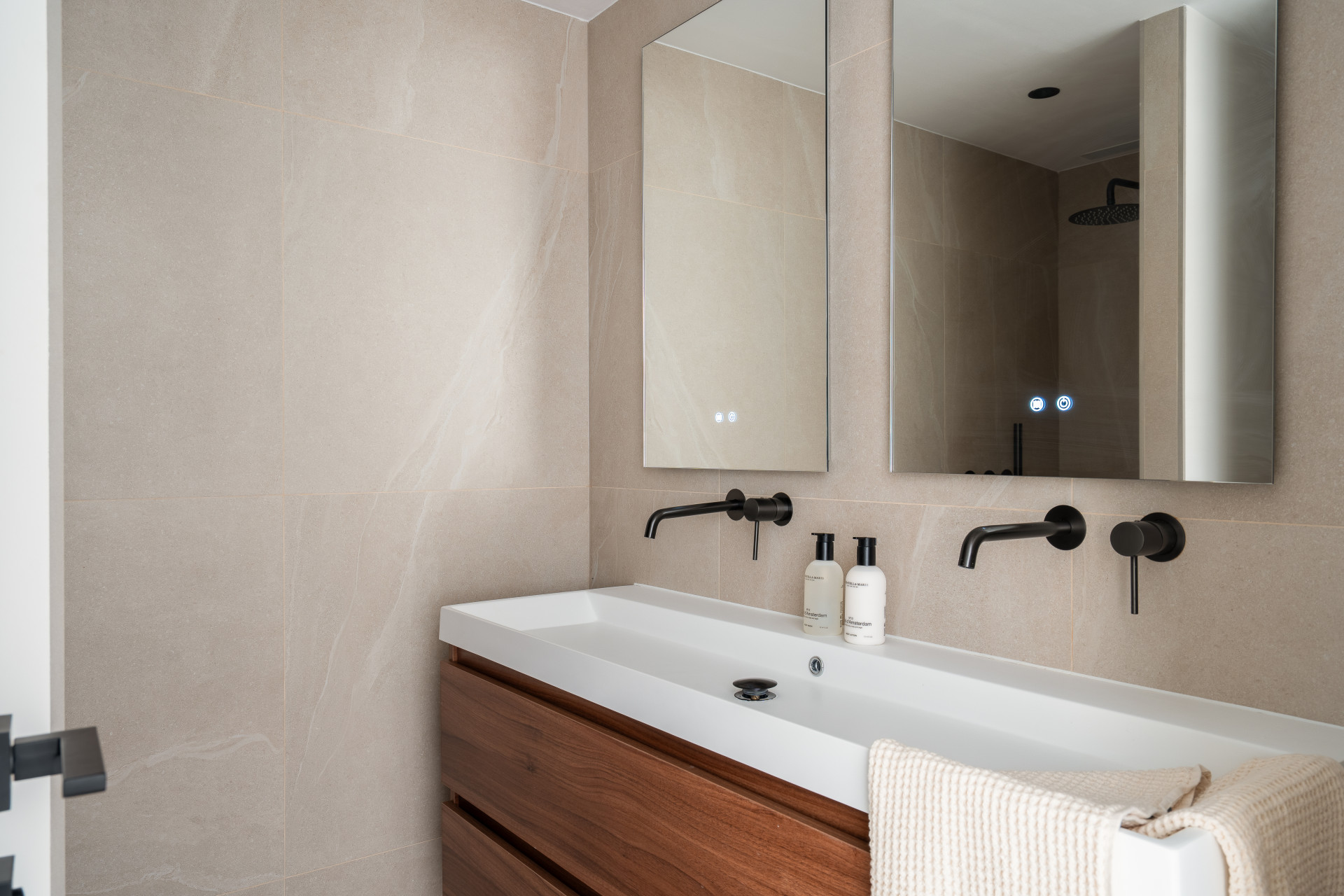 3 Bedroom Penthouse in Benahavís - Photo 17