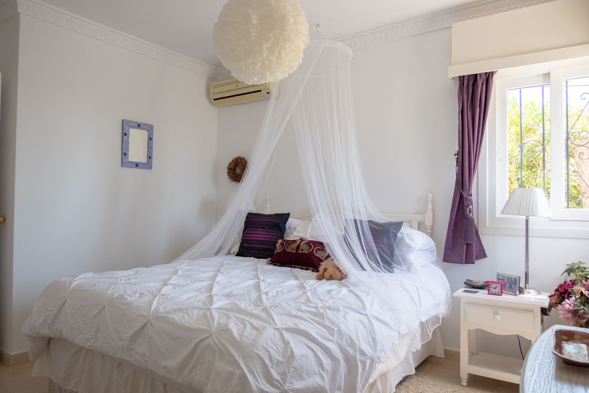 3 Bedroom Villa in Estepona - Photo 14