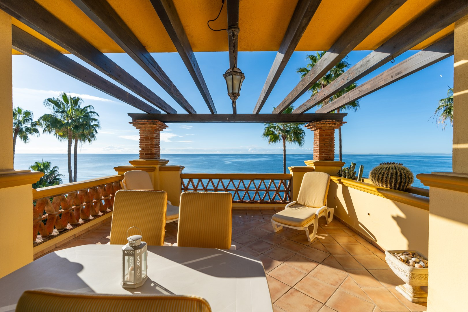 3 Bedroom Apartment in Marbella - Photo 2
