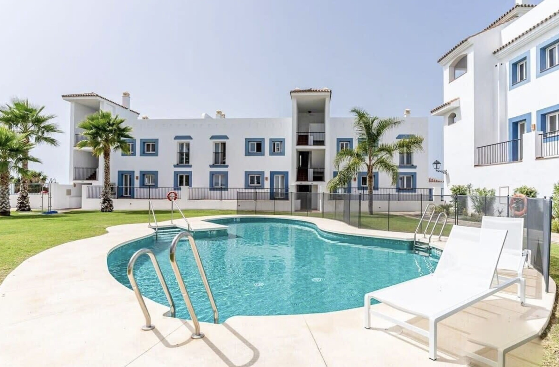 2 Bedroom Penthouse in Benahavís - Photo 16