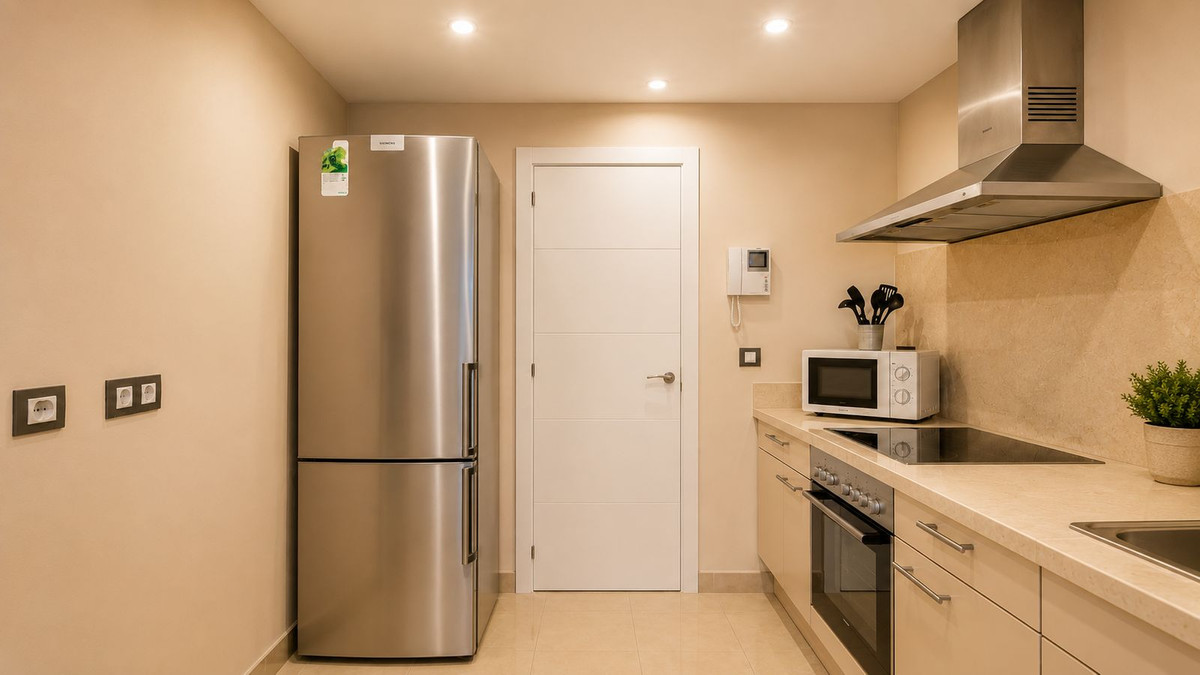 2 Bedroom Apartment in Estepona - Photo 8
