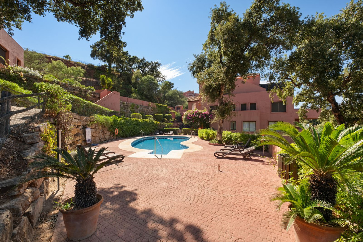 2 Bedroom Apartment in Marbella - Photo 25