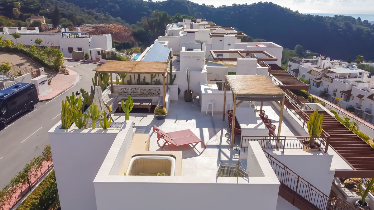 3 Bedroom Penthouse in Istán - Photo 11