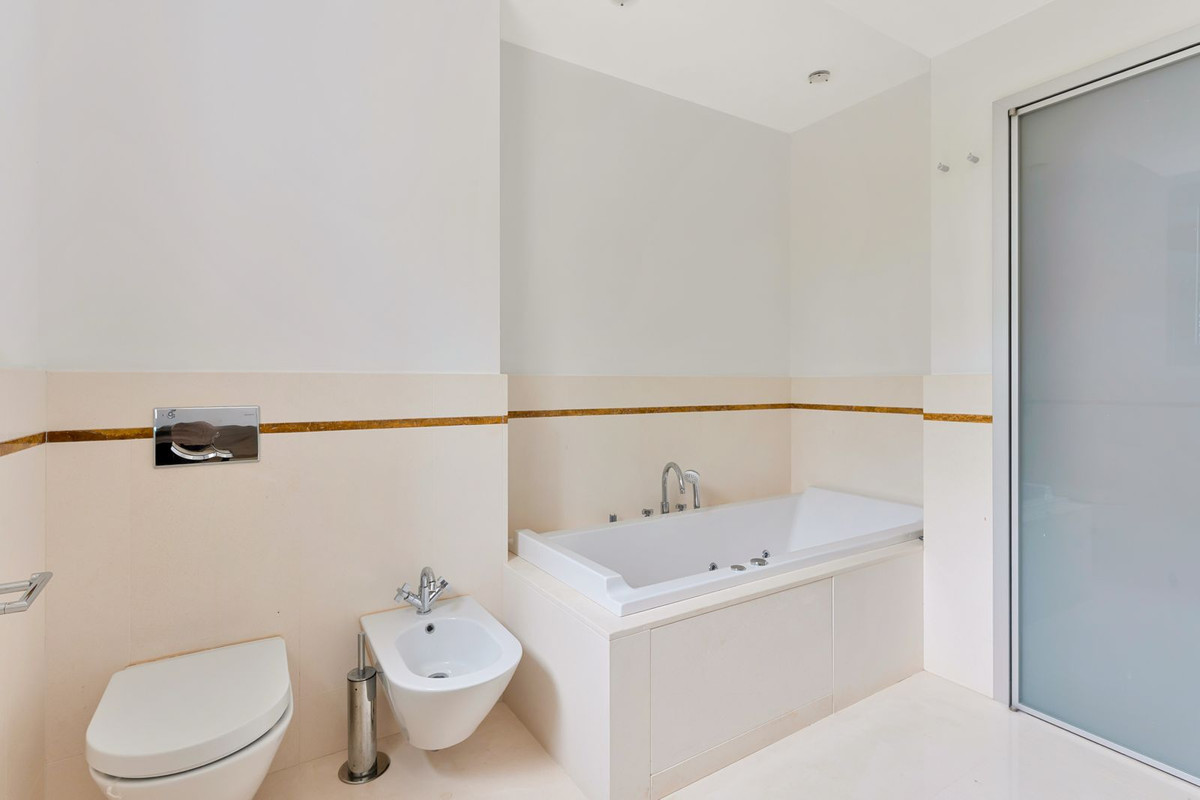 4 Bedroom Townhouse in Marbella - Foto 24