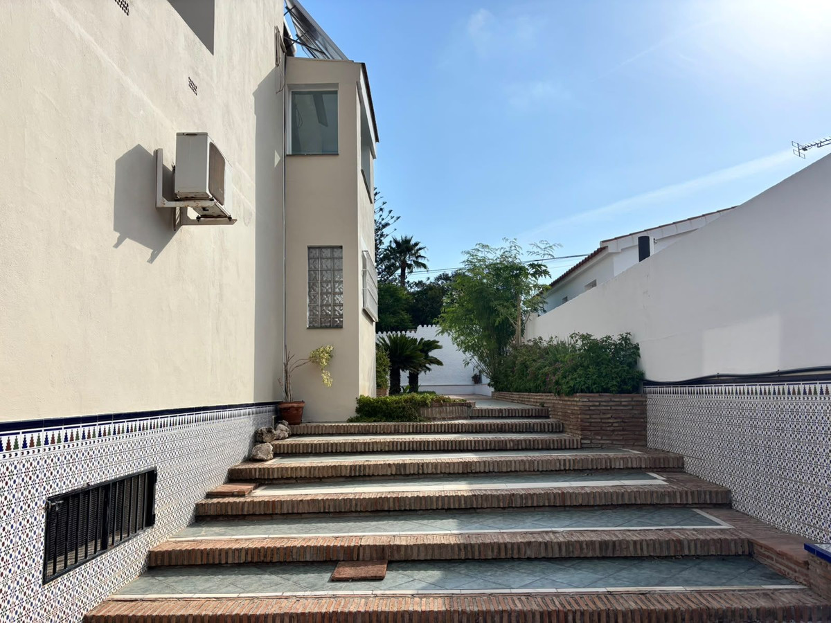 6 Bedroom Villa in Alhaurín de la Torre - Photo 11