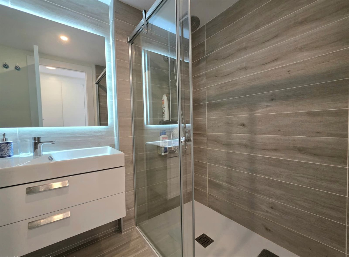 2 Bedroom Apartment in Estepona - Photo 16