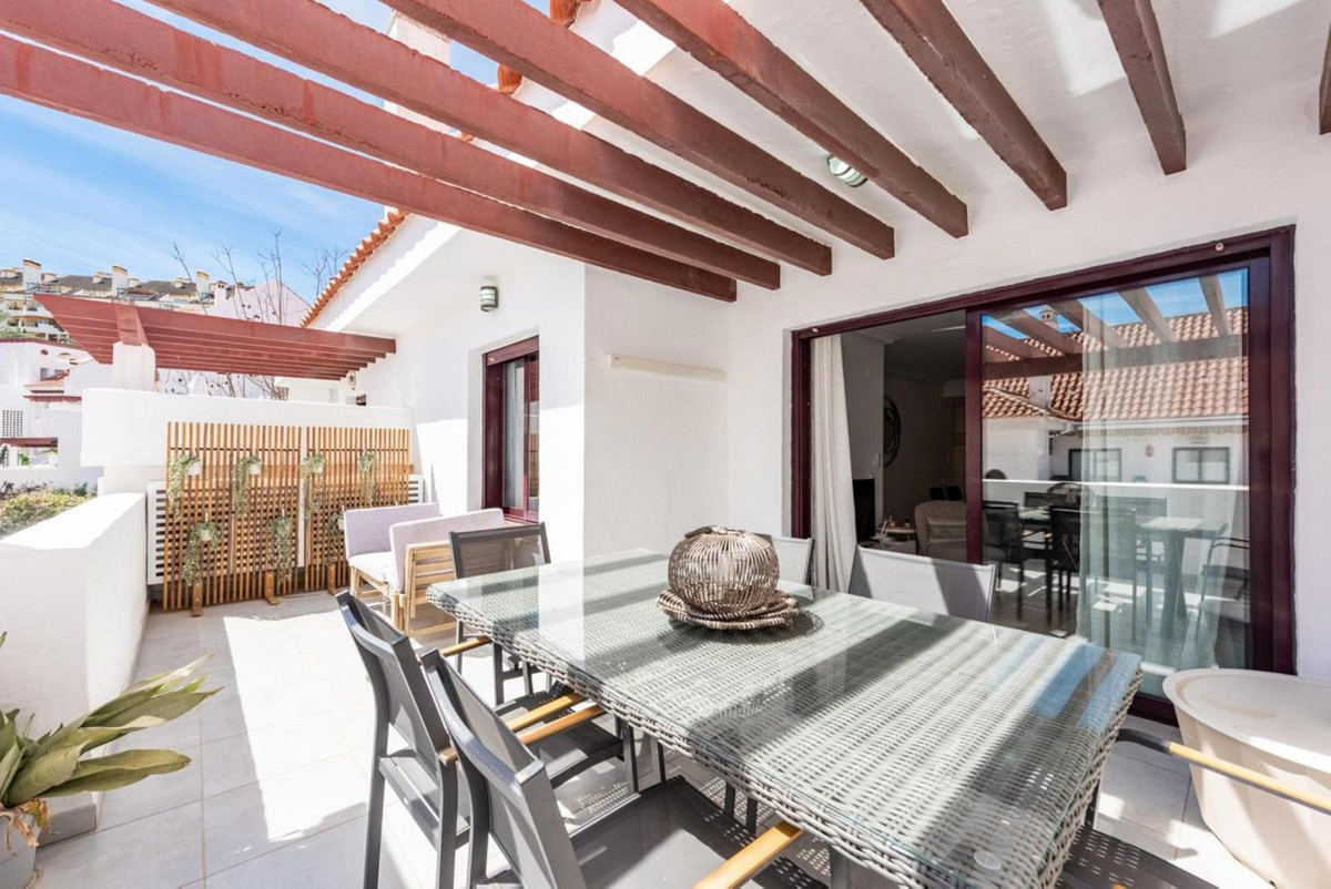 3 Bedroom Apartment in Marbella - Photo 3