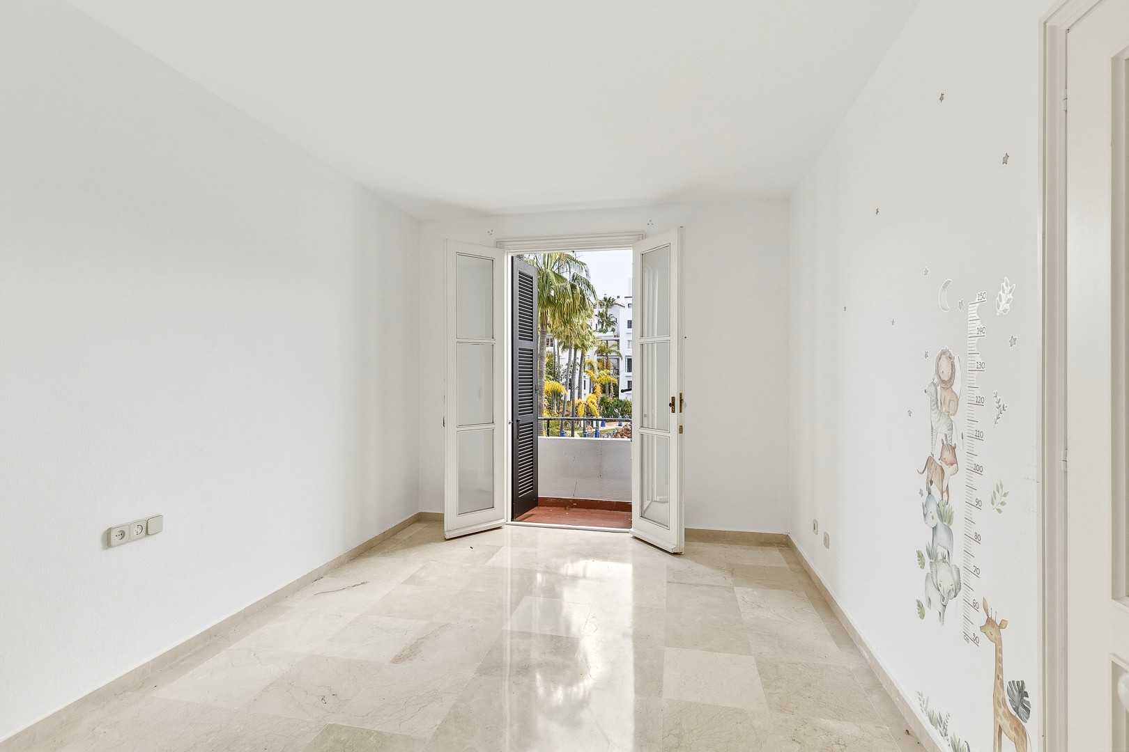 3 Bedroom Apartment in Marbella - Photo 12