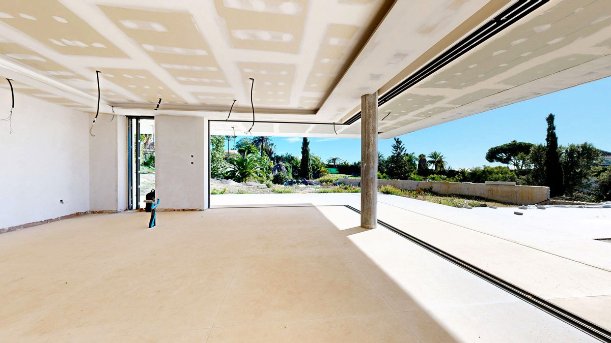 6 Bedroom Villa in Marbella - Photo 8