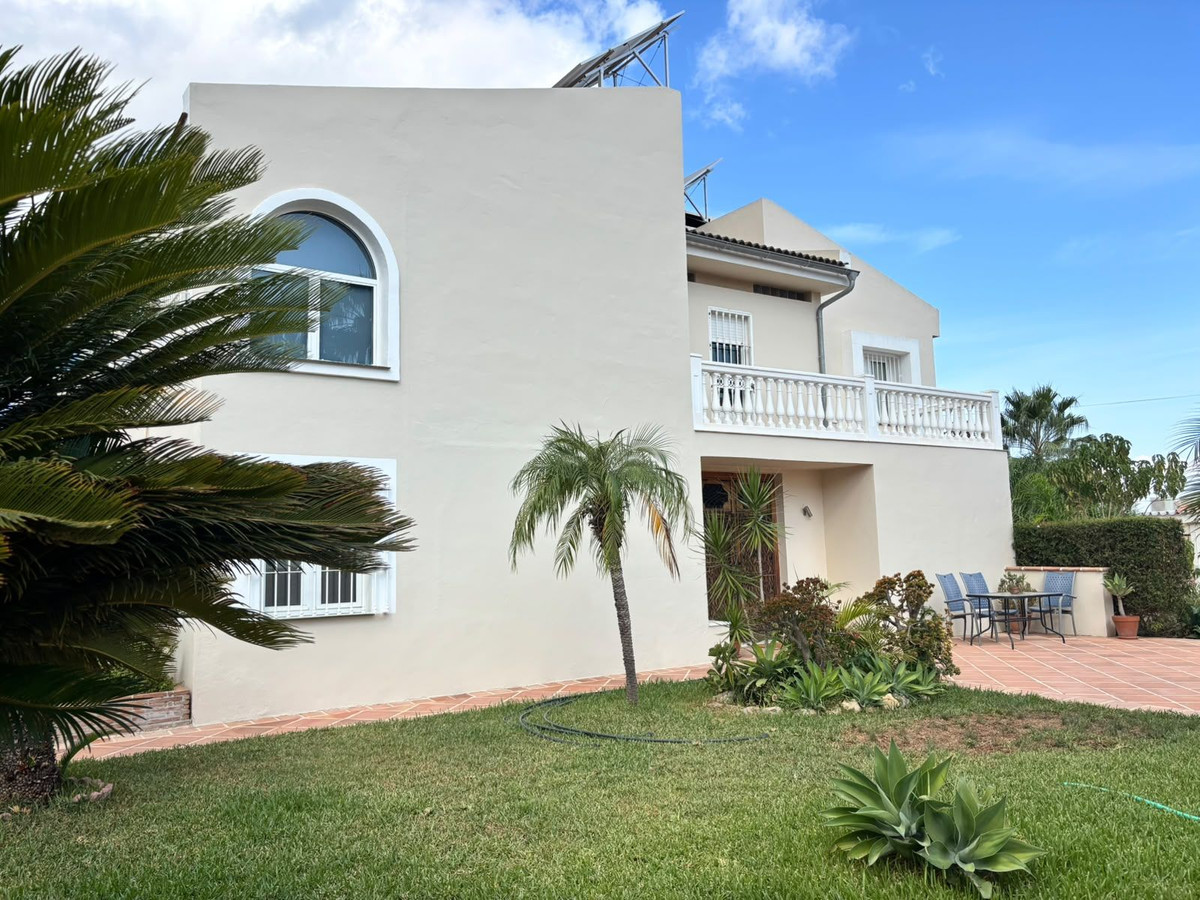 6 Bedroom Villa in Alhaurín de la Torre - Photo 12