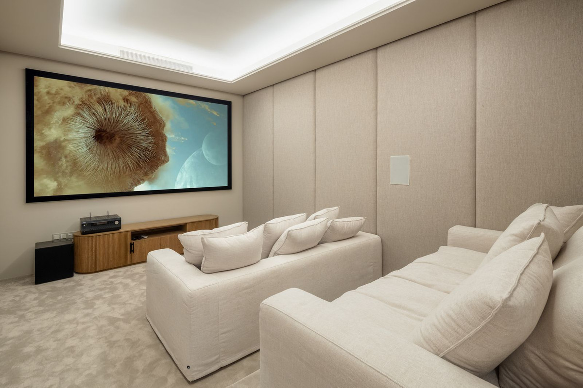 5 Bedroom Villa in Marbella - Photo 40