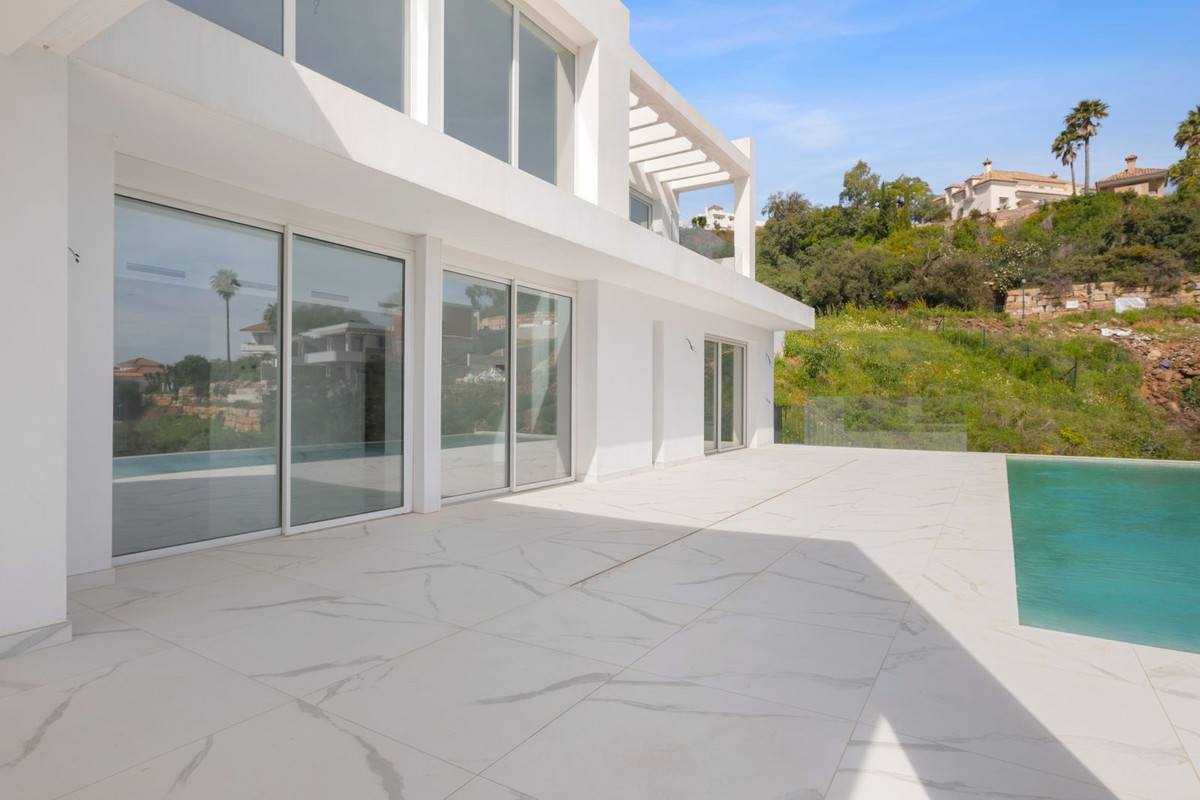4 Bedroom Villa in Marbella - Photo 46