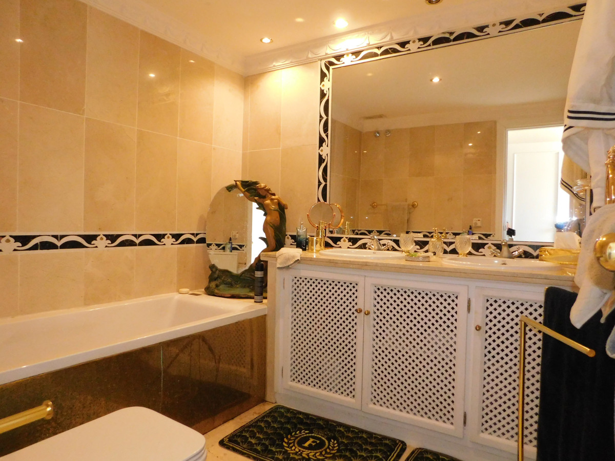 3 Bedroom Penthouse in San Pedro de Alcántara - Photo 12
