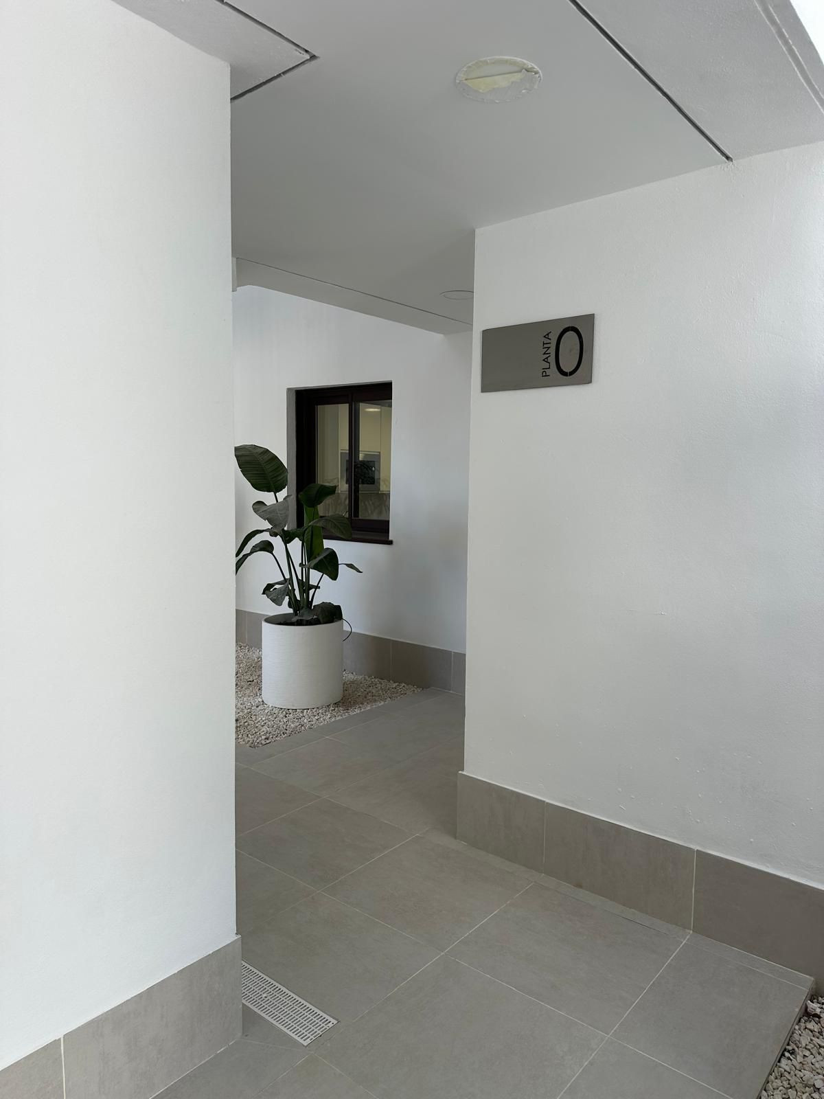 2 Bedroom Apartment in Benalmádena - Photo 24