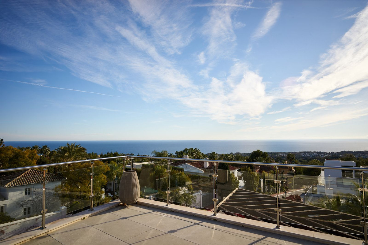 4 Bedroom Villa in Marbella - Photo 55