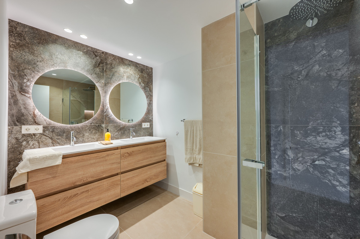 4 Bedroom Penthouse in San Pedro de Alcántara - Photo 18