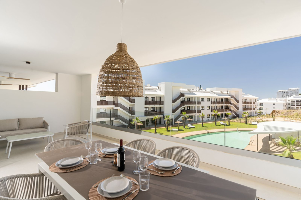 2 Bedroom Apartment in Fuengirola - Photo 13