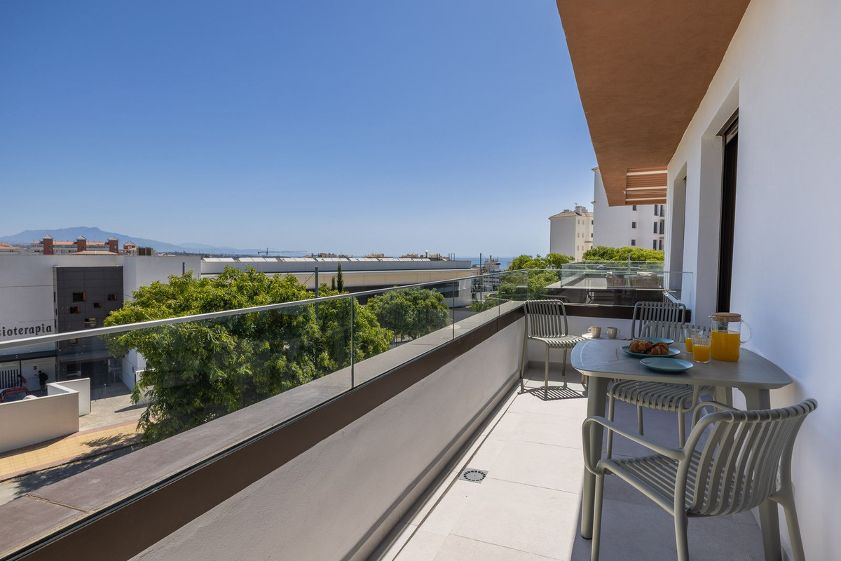 2 Bedroom Apartment in Estepona - Photo 19