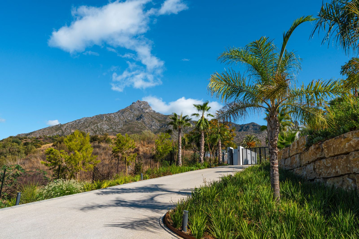 5 Bedroom Villa in Marbella - Photo 29