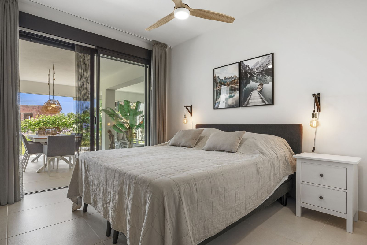 2 Bedroom Apartment in Estepona - Photo 19