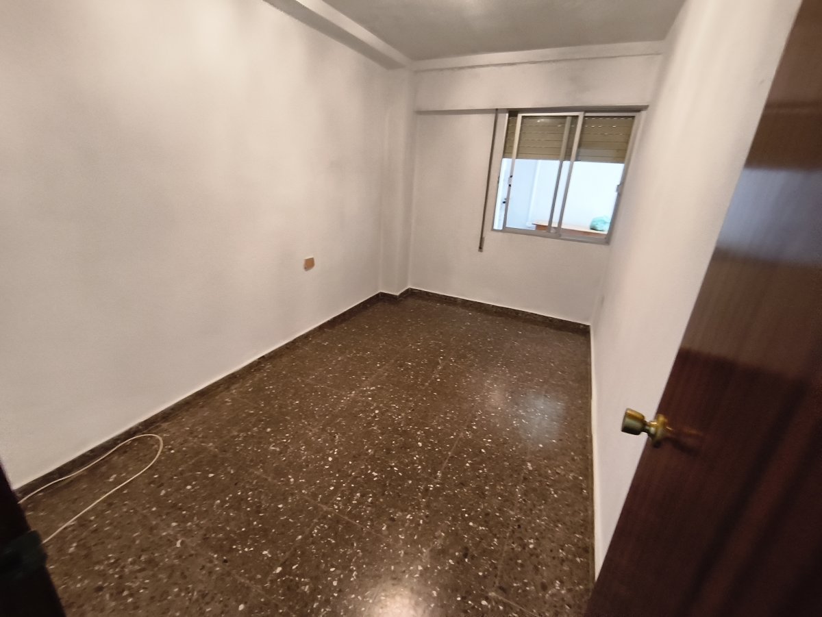 Piso de 4 dormitorios en Valencia – Foto 4