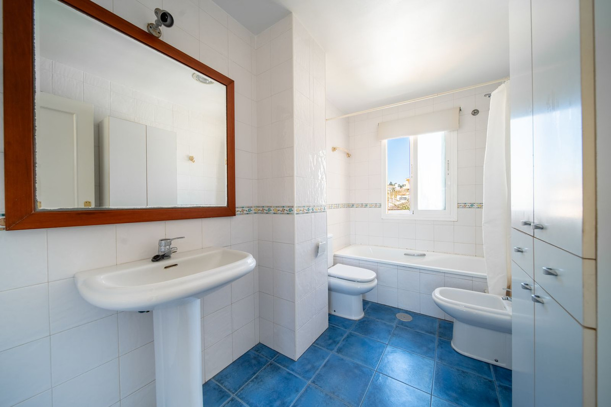 3 Bedroom Apartment in Fuengirola - Photo 18