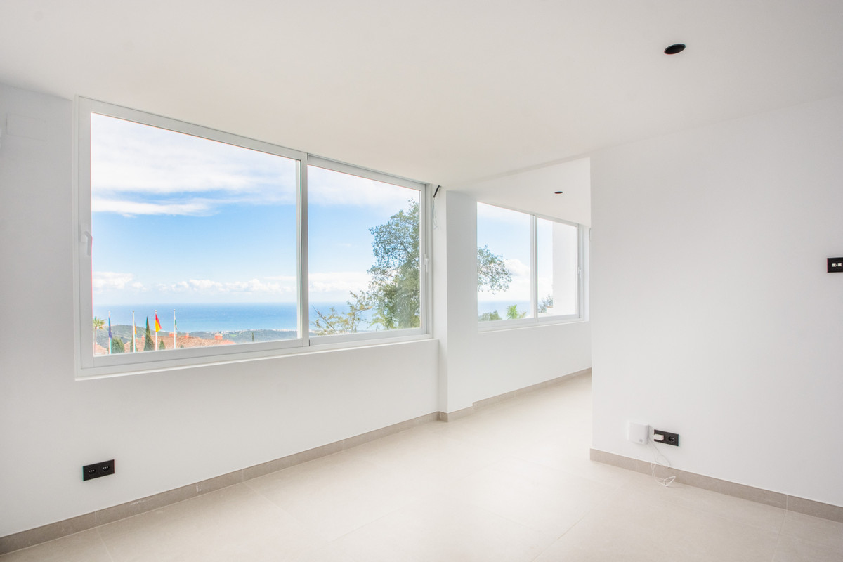 3 Bedroom Apartment in Marbella - Photo 11