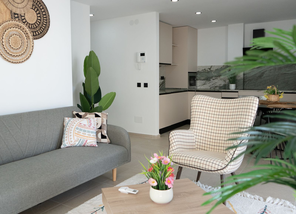 2 Bedroom Apartment in Fuengirola - Photo 8
