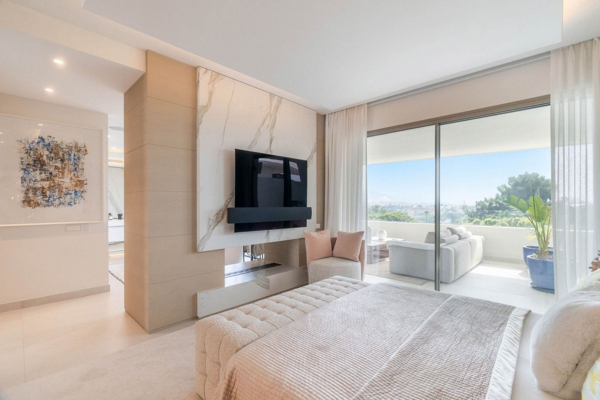 4 Bedroom Villa in Marbella - Photo 28