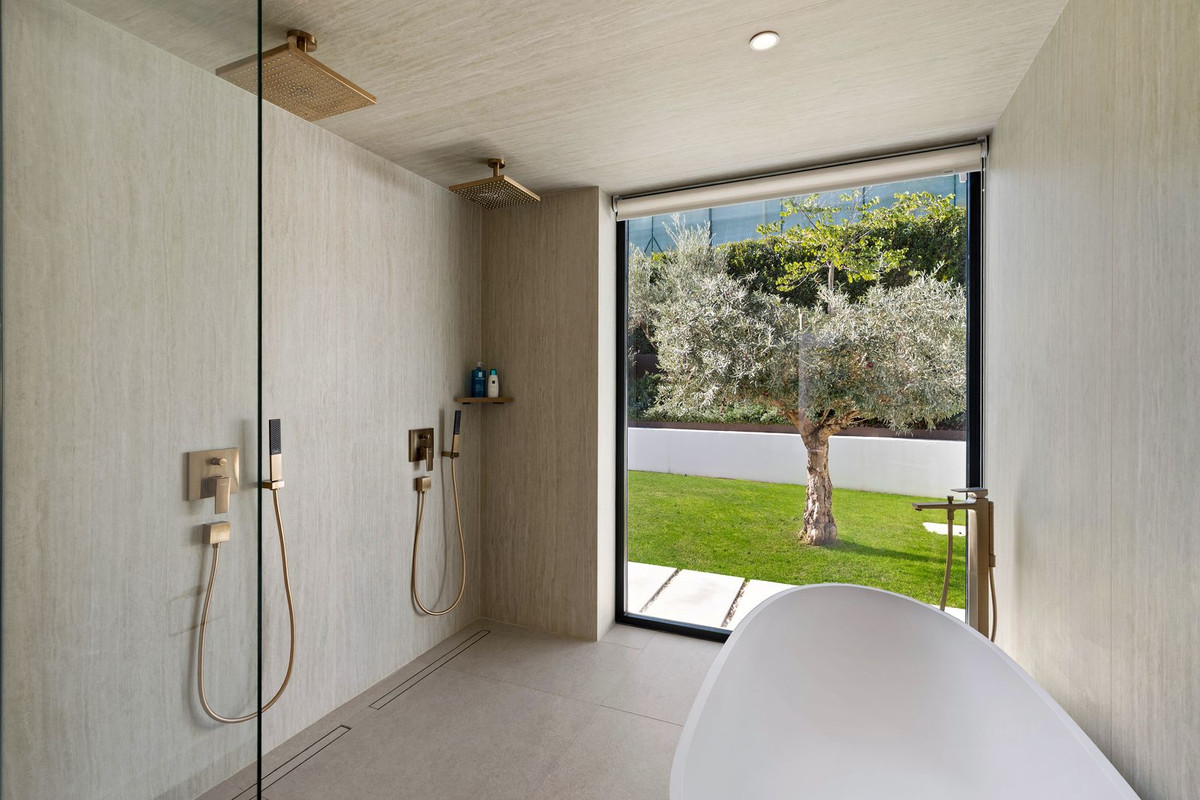 6 Bedroom Villa in Marbella - Photo 21