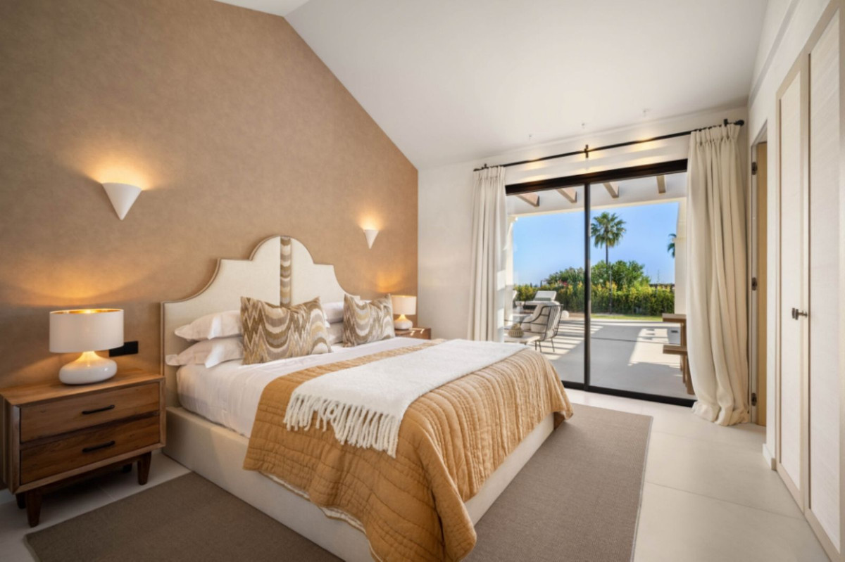 4 Bedroom Villa in Marbella - Photo 10