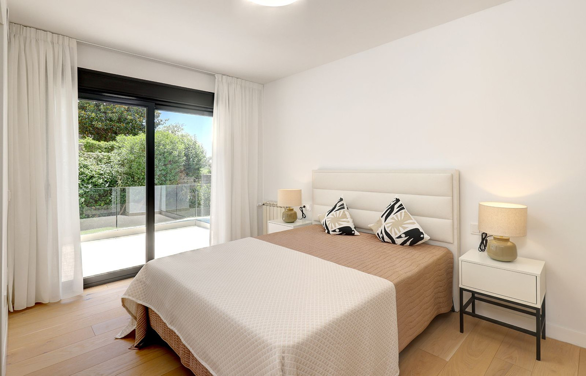 4 Bedroom Villa in Marbella - Photo 52
