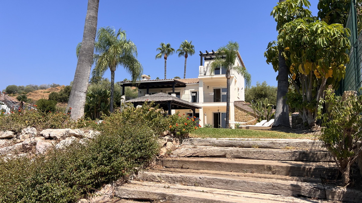 4 Bedroom Villa in Estepona - Photo 7