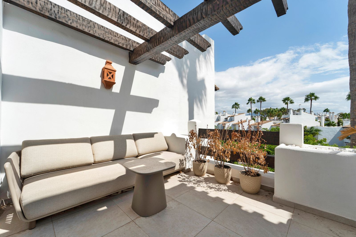 2 Bedroom Apartment in Estepona - Photo 16