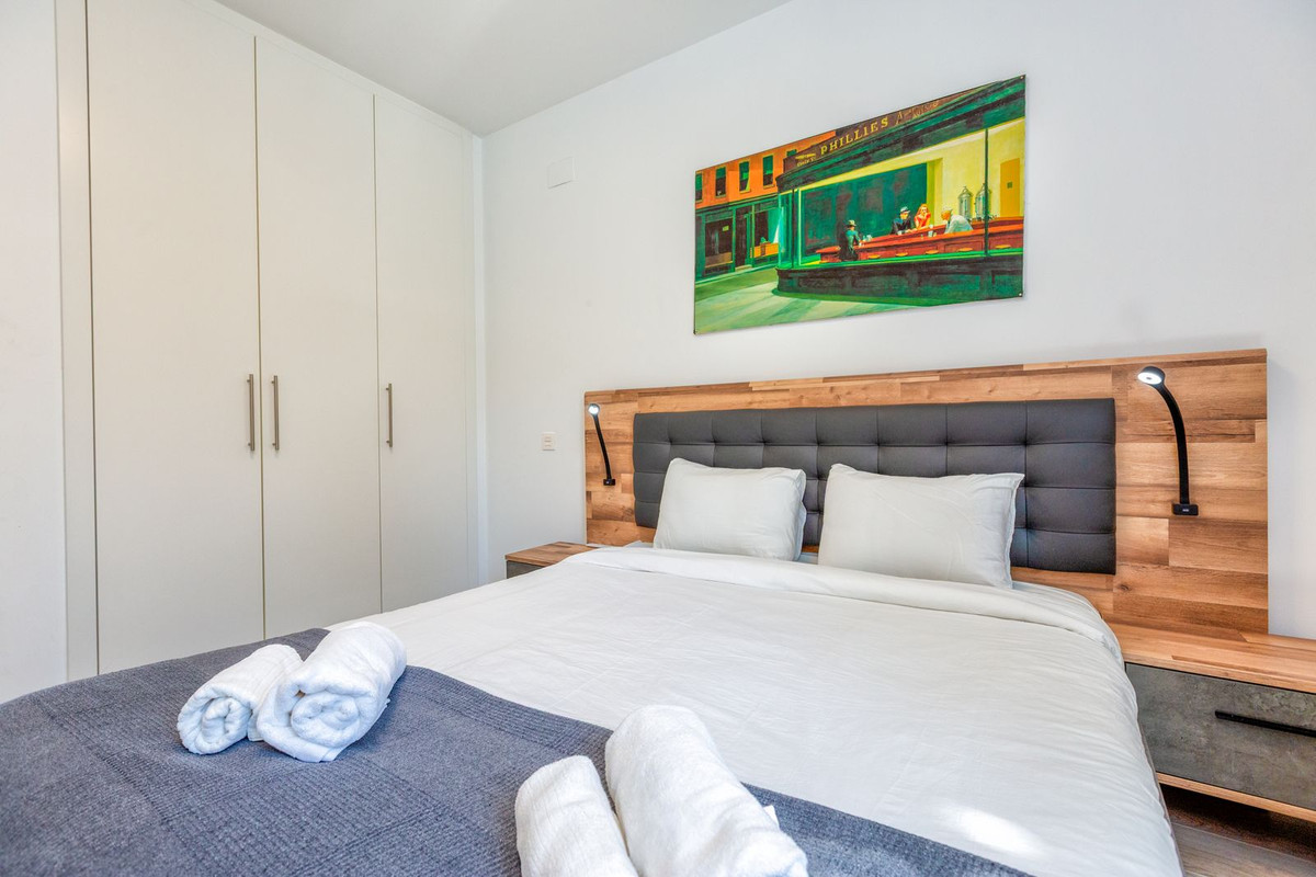 2 Bedroom Apartment in Estepona - Photo 18