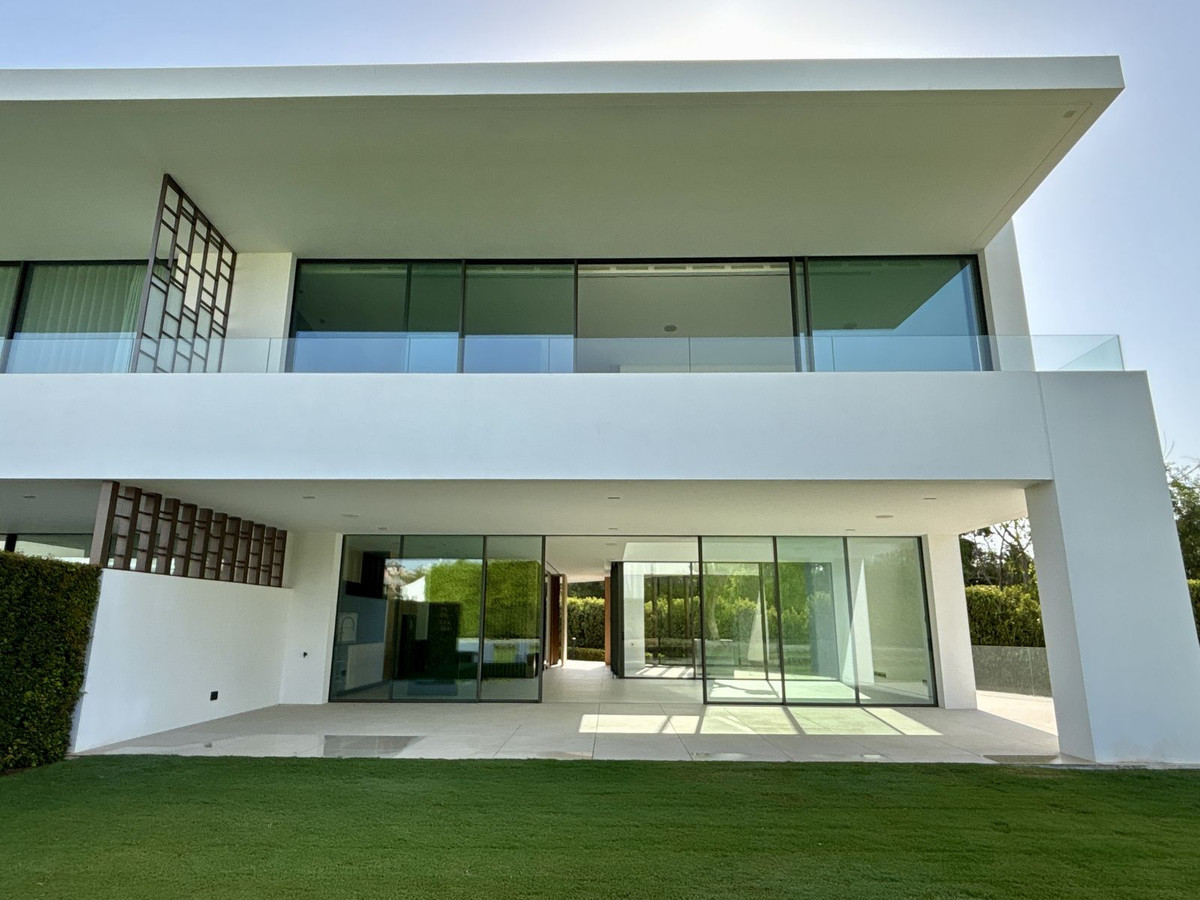 3 Bedroom Villa in Marbella - Photo 2