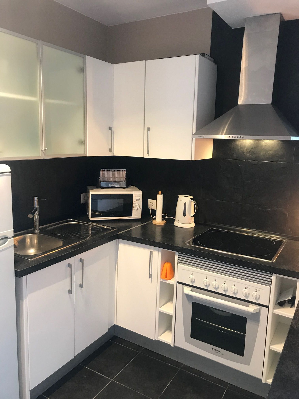 1 Bedroom Apartment in Mijas - Photo 3