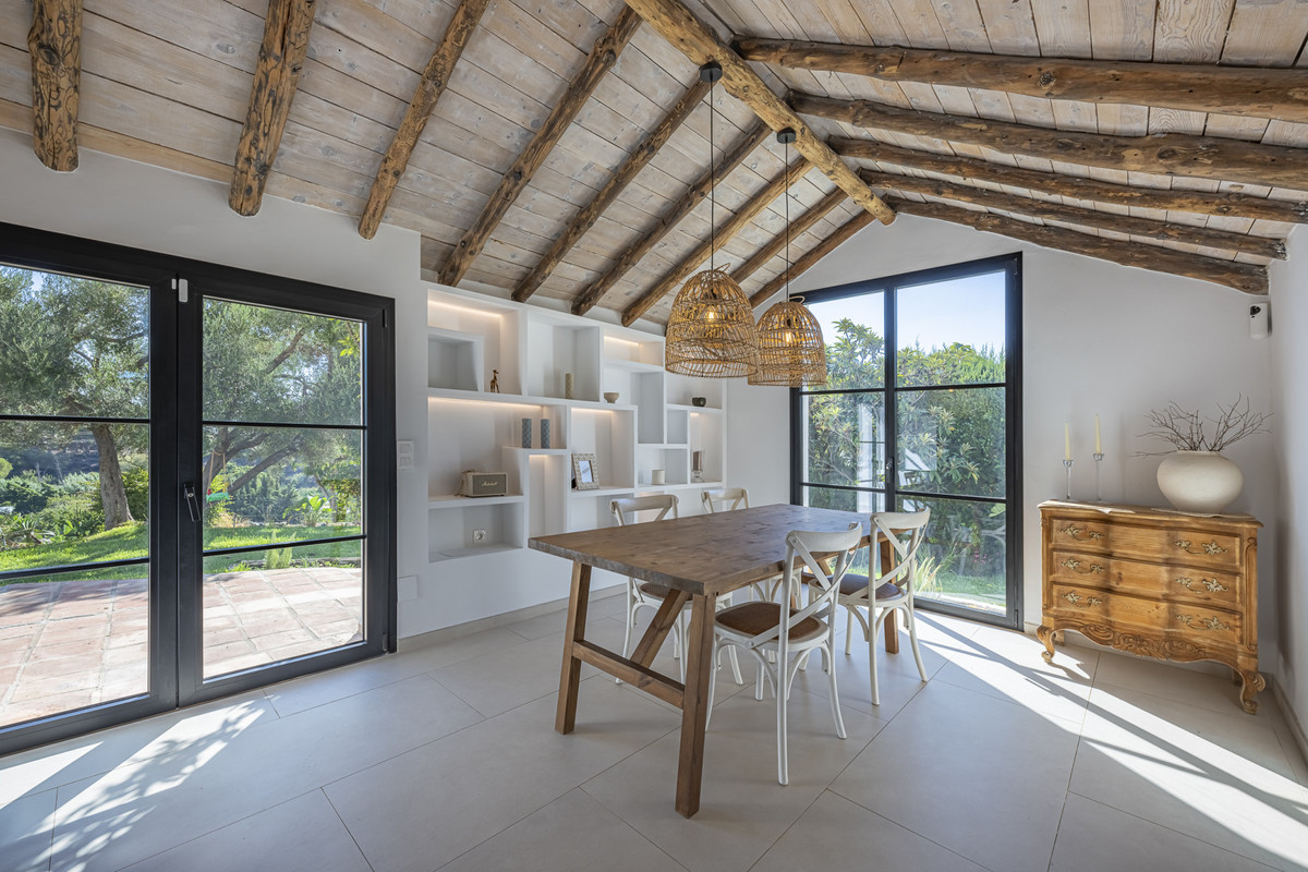 4 Bedroom Villa in San Pedro de Alcántara - Photo 9