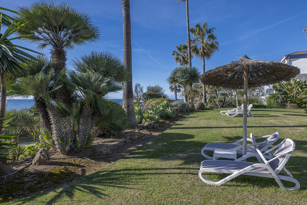 2 Bedroom Apartment in Estepona - Photo 35