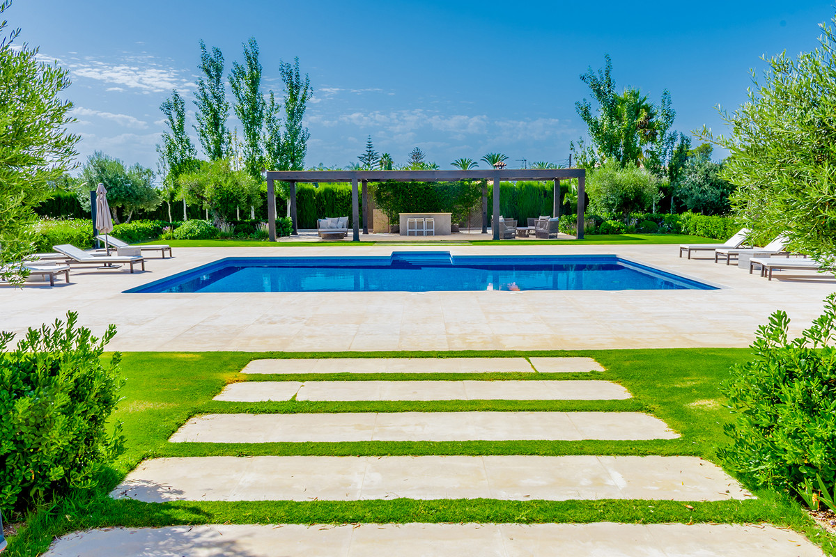 5 Bedroom Villa in San Pedro de Alcántara - Photo 8
