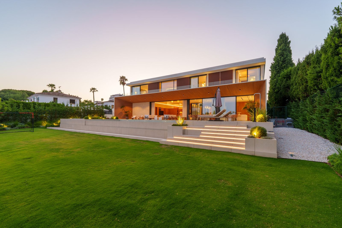 6 Bedroom Villa in San Pedro de Alcántara - Photo 59