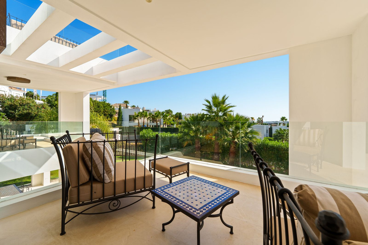 6 Bedroom Villa in Marbella - Photo 11