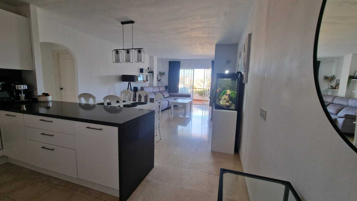 2 Bedroom Apartment in Estepona - Photo 11