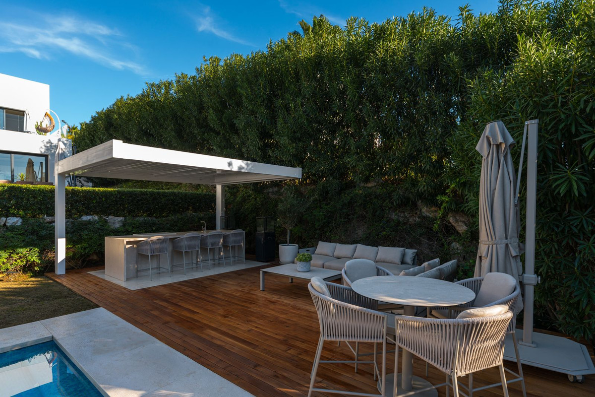6 Bedroom Villa in Marbella - Photo 30