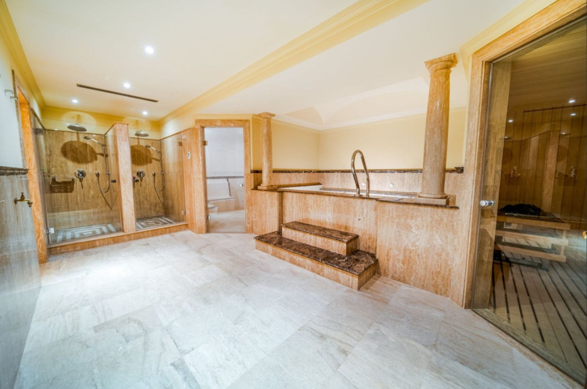 8 Bedroom Villa in San Pedro de Alcántara - Foto 8