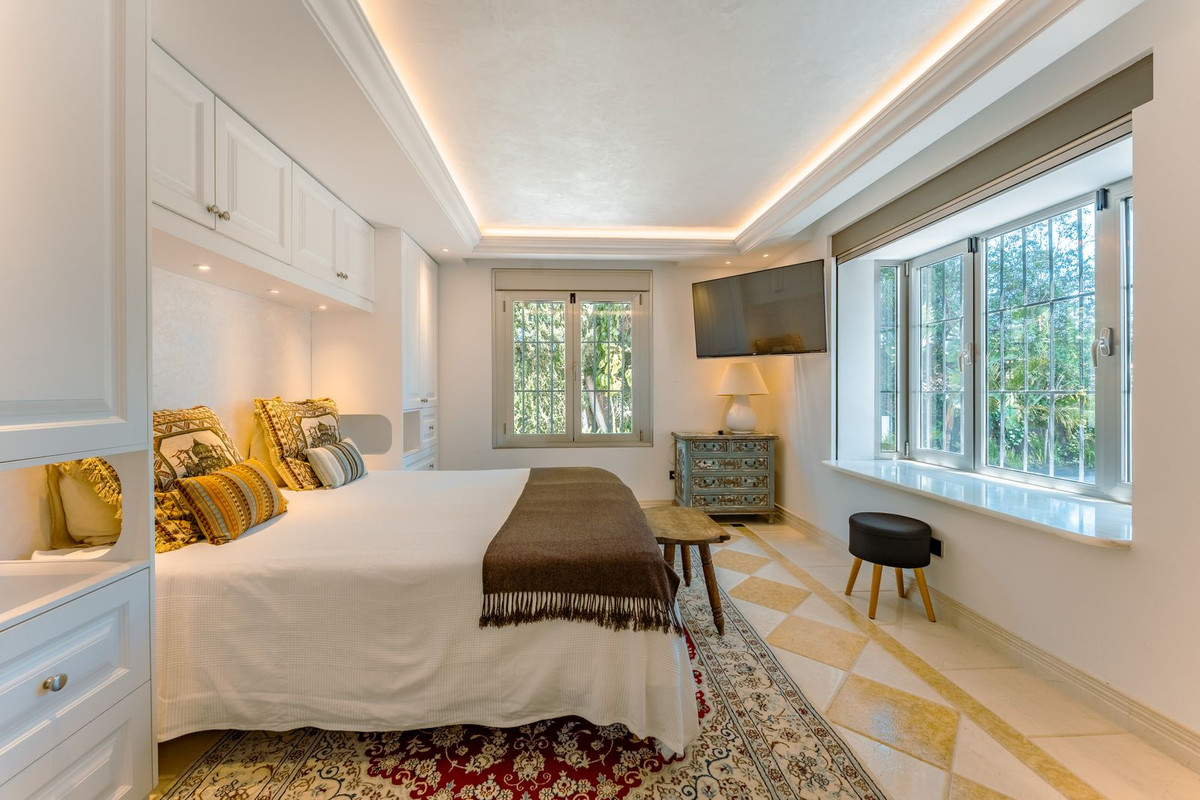 4 Bedroom Villa in San Pedro de Alcántara - Photo 15