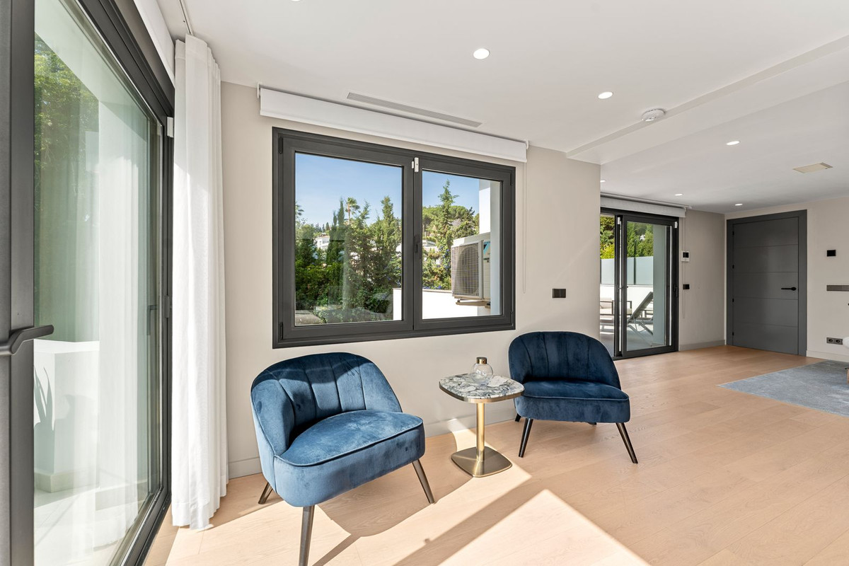 4 Bedroom Villa in Marbella - Photo 38