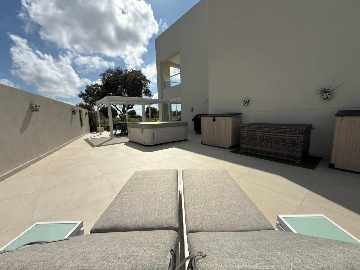 3 Bedroom Apartment in San Roque - Photo 26