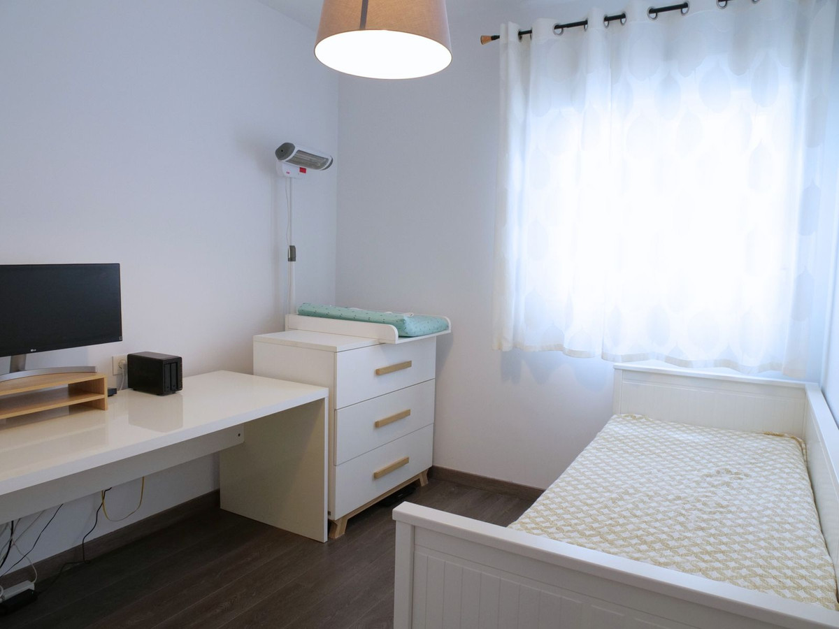 3 Bedroom Apartment in Estepona - Photo 10
